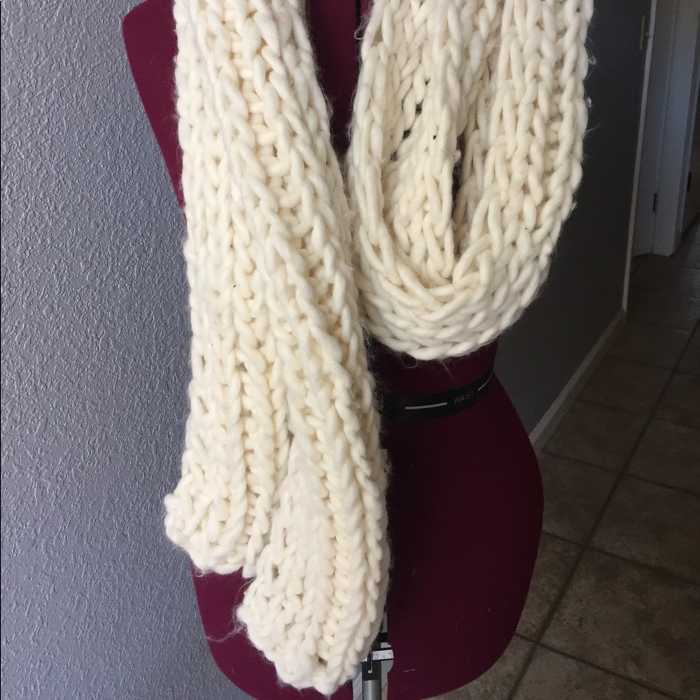 Chunky knit scarf